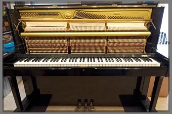 (Seriennummer: G1822949/B.J. 1962) in Top Zustand. 
Die Maße: Breite 153 cm., Höhe 121 cm., Tiefe 62 cm.
Preis: 3.100,- Euro
